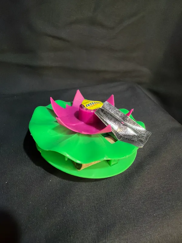 Giant Lotus product photo